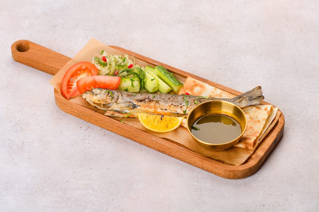 Форель целая в травах и специях